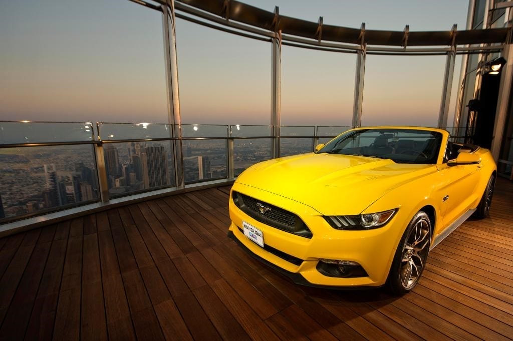 ford-mustang-al-burj-khalifa-1